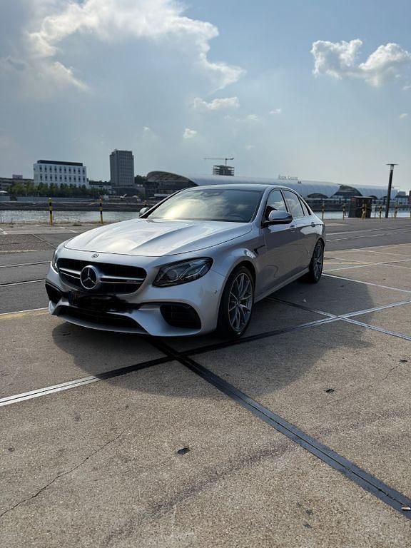 Silber Gebraucht 2019 Mercedes E63 AMG AMG Limousine | 55.000 € (Fairer Preis) - Bild 1/4