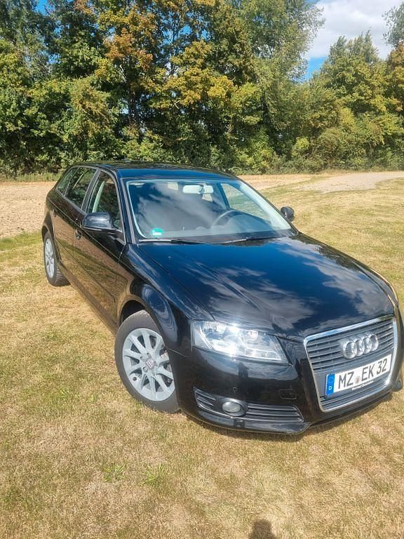 Schwarz Gebraucht 2010 Audi A3 Sportback Ambition Limousine | 6.400 € (Superpreis) - Bild 1/4