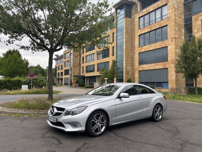 Silber Gebraucht 2013 Mercedes E220 Coupé | 16.800 € (Fairer Preis) - Bild 1/4
