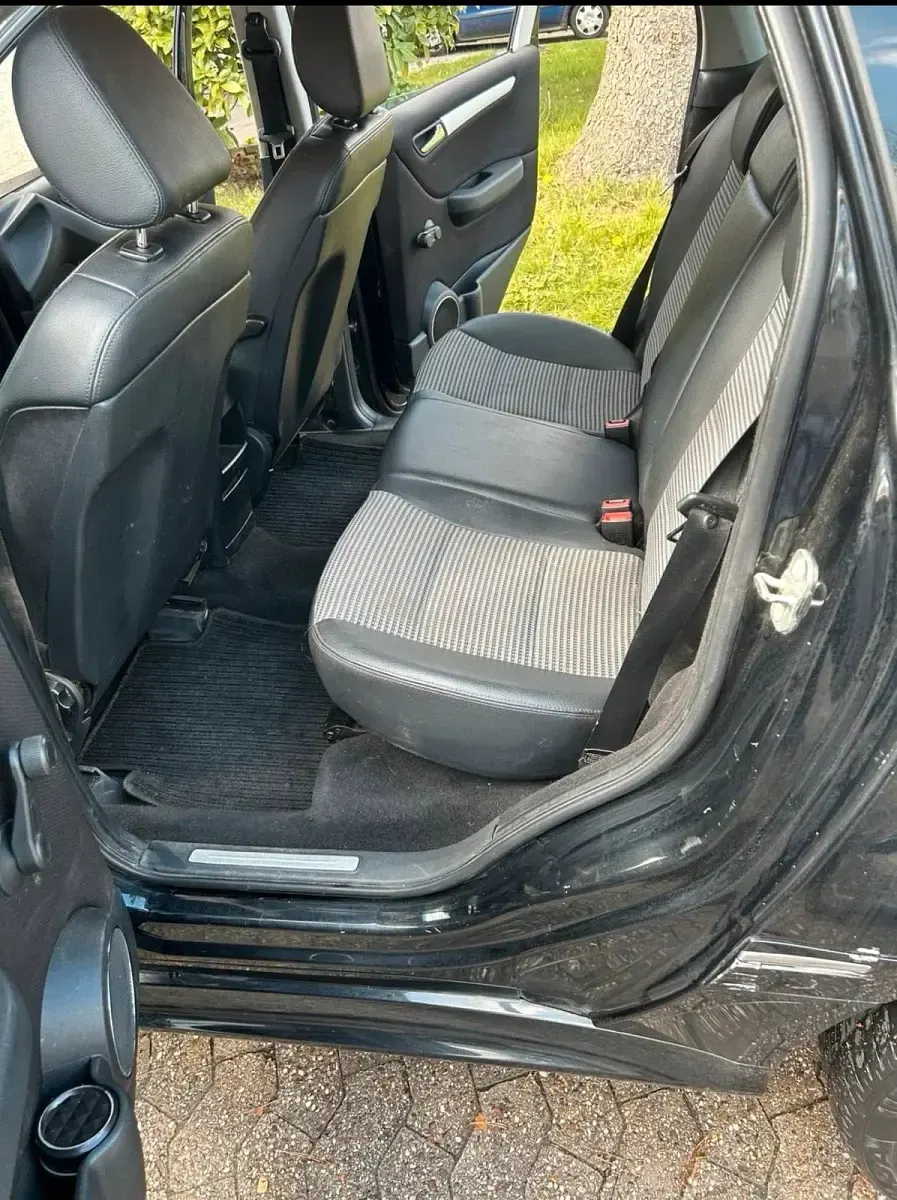 Gebraucht Mercedes B180 140 PS (102 kW) 2007 Schwarz Van / Kleinbus