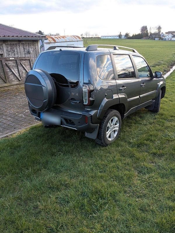 Gebraucht Lada niva 80 PS (58 kW) 2021 Grau SUV