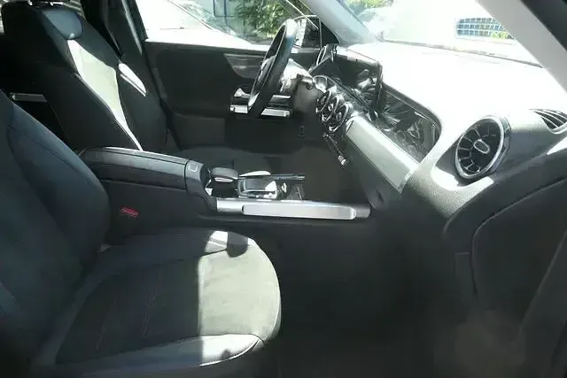 Second-hand Mercedes GLB200 AMG 150 CP (110 kW) 2023 Negru SUV