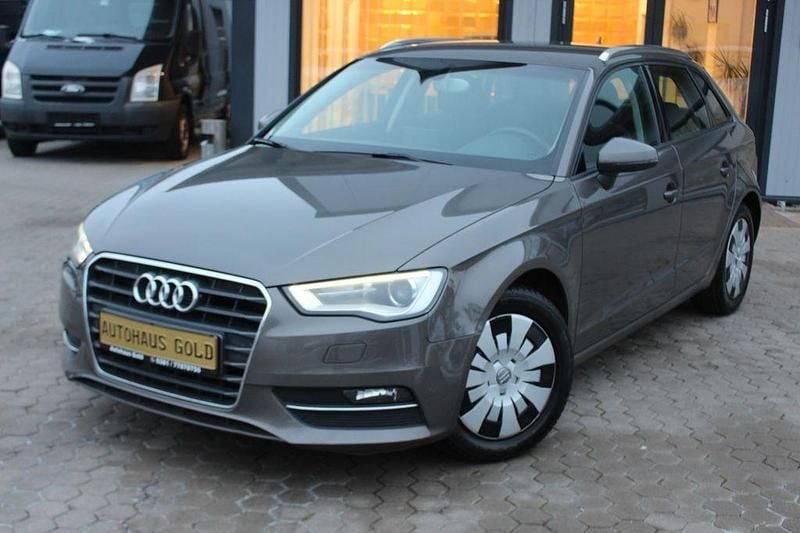 Gebraucht Audi A3 Attraction 122 PS (89 kW) 2013 Grau Limousine