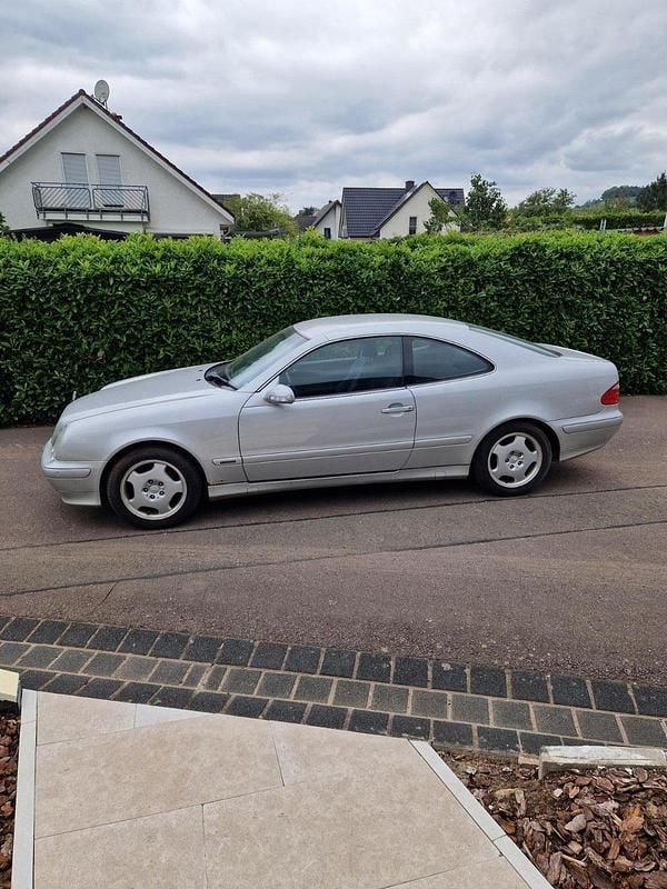 Silber Gebraucht 2000 Mercedes CLK200 Coupé | 4.104 € (Fairer Preis) - Bild 1/4