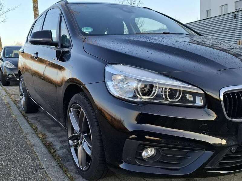 Schwarz Gebraucht 2017 BMW 218 Limousine | 22.000 € (Teuer) - Bild 1/4