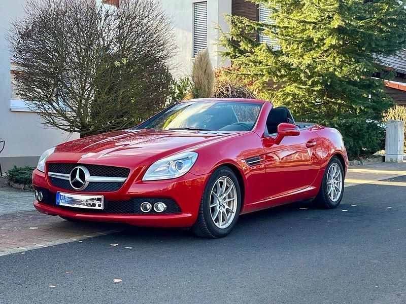 Rot Gebraucht 2011 Mercedes SLK200 Cabrio | 13.999 € (Guter Preis) - Bild 1/4
