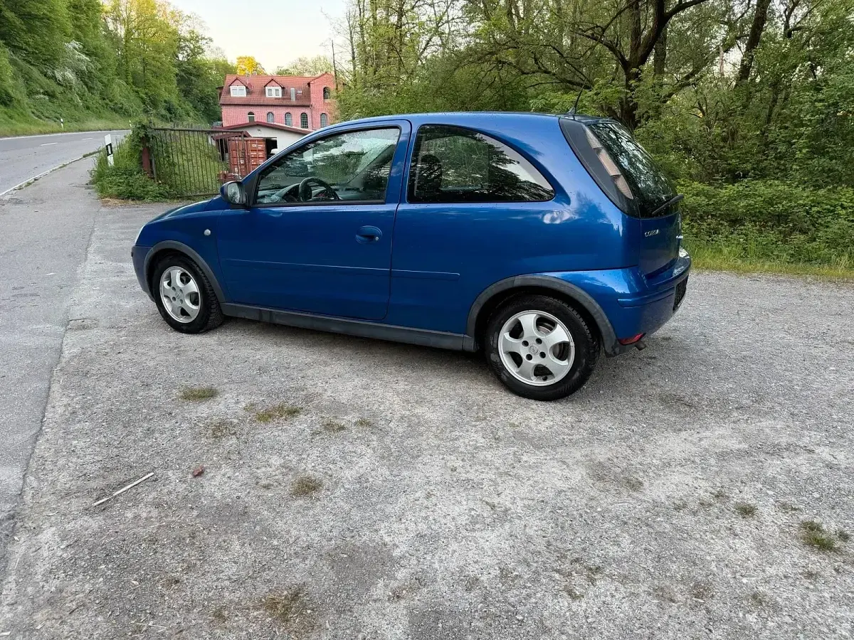 Gebraucht Opel Corsa 80 PS (58 kW) 2005 Violet Kleinwagen
