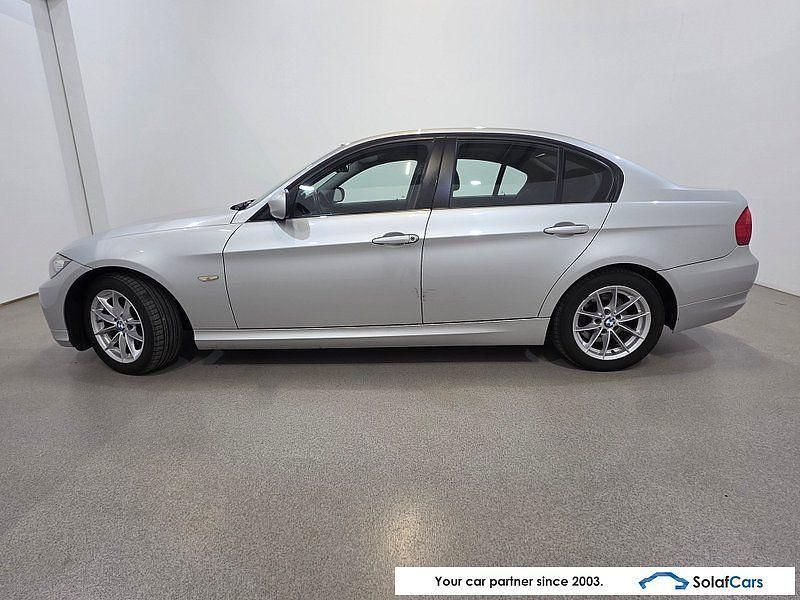 Gebraucht BMW 318 143 PS (105 kW) 2011 Silber Limousine