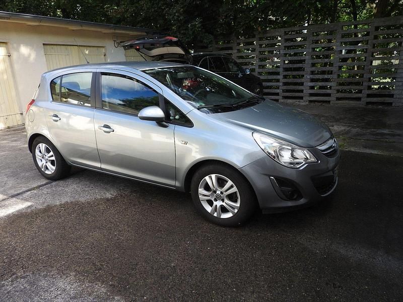 Grau Gebraucht 2011 Opel Corsa Innovation Kleinwagen | 5.200 € (Etwas zu teuer) - Bild 1/4