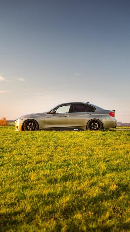 Gebraucht BMW 330 252 PS (185 kW) 2017 Gold Limousine