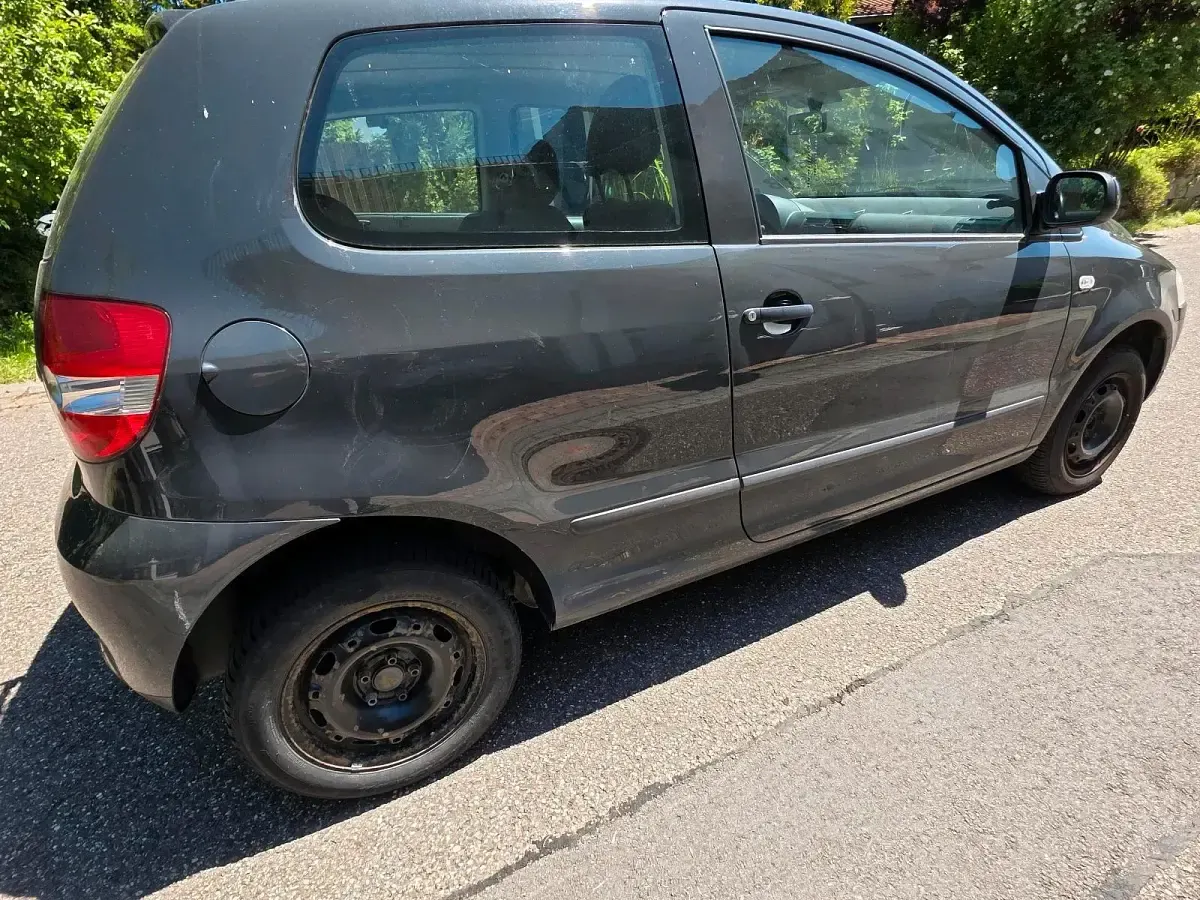 Gebraucht VW Fox 69 PS (50 kW) 2005 Grau Kleinwagen