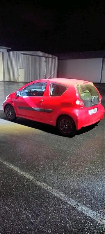 Rot Gebraucht 2007 Toyota Aygo Kleinwagen | 1.200 € (Superpreis) - Bild 1/4