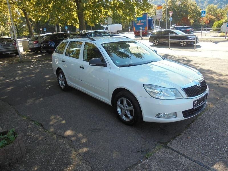 Gebraucht Skoda Octavia Active 105 PS (77 kW) 2012 Weiß Kombi