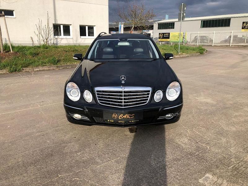 Gebraucht Mercedes E200 Avantgarde 184 PS (135 kW) 2008 Schwarz Limousine