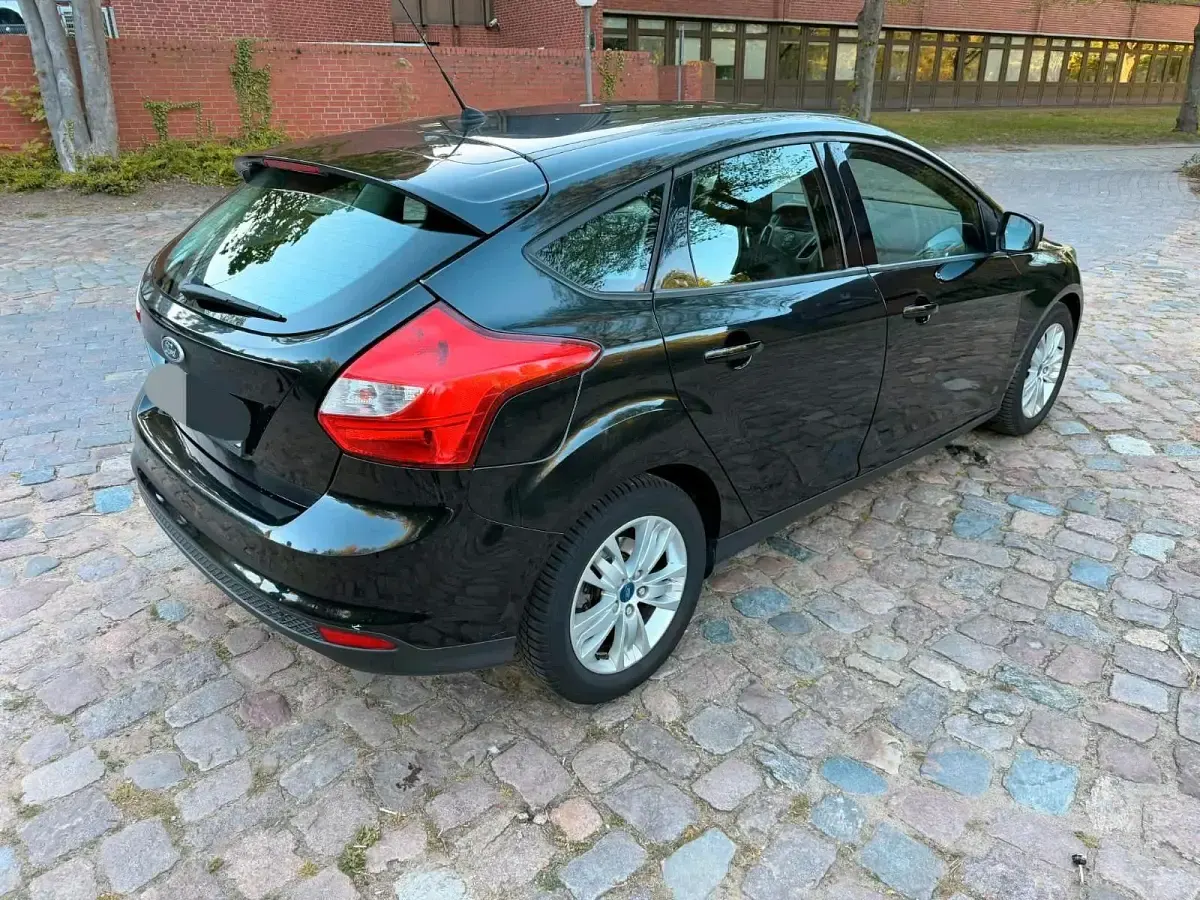 Usata Ford Focus 95 CV (69 kW) 2013 Nero Utilitaria