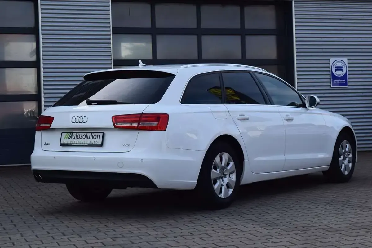 Gebraucht Audi A6 Comfort 177 PS (130 kW) 2013 Weiß Kombi