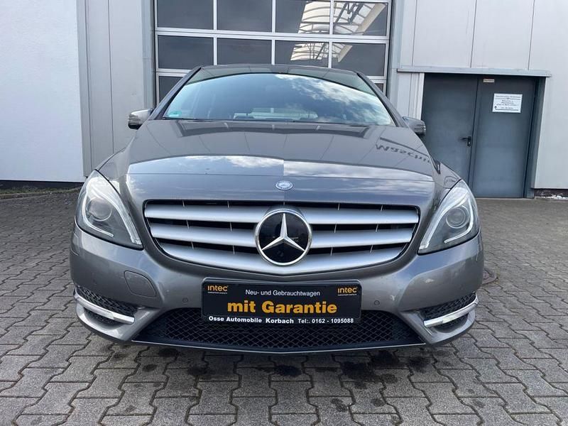 Gebraucht Mercedes B200 156 PS (114 kW) 2012 Grau Van / Kleinbus
