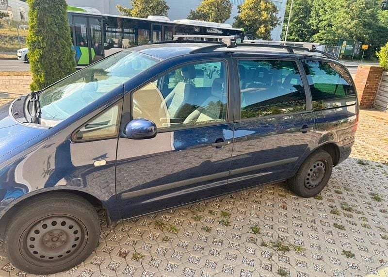 Blau Gebraucht 2003 Ford Galaxy Van / Kleinbus | 899 € (Superpreis) - Bild 1/4