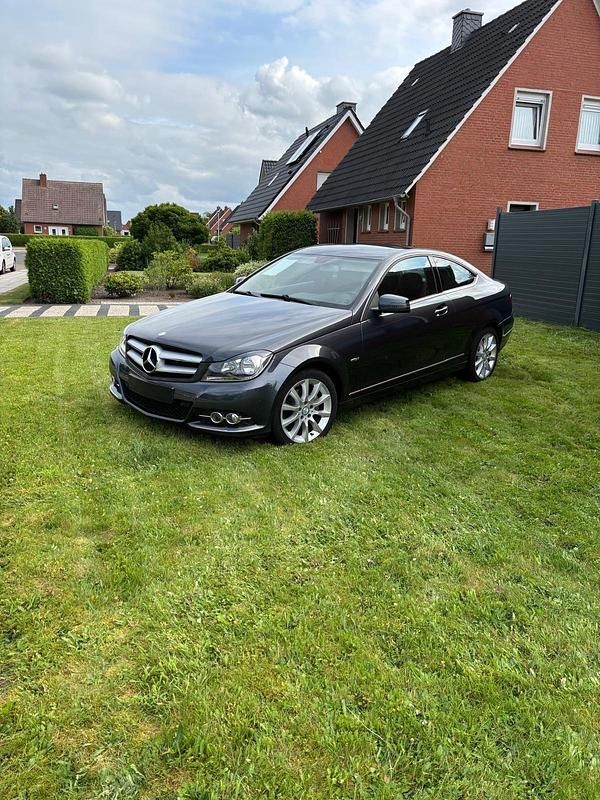 Gebraucht Mercedes C180 156 PS (114 kW) 2012 Grau Coupé
