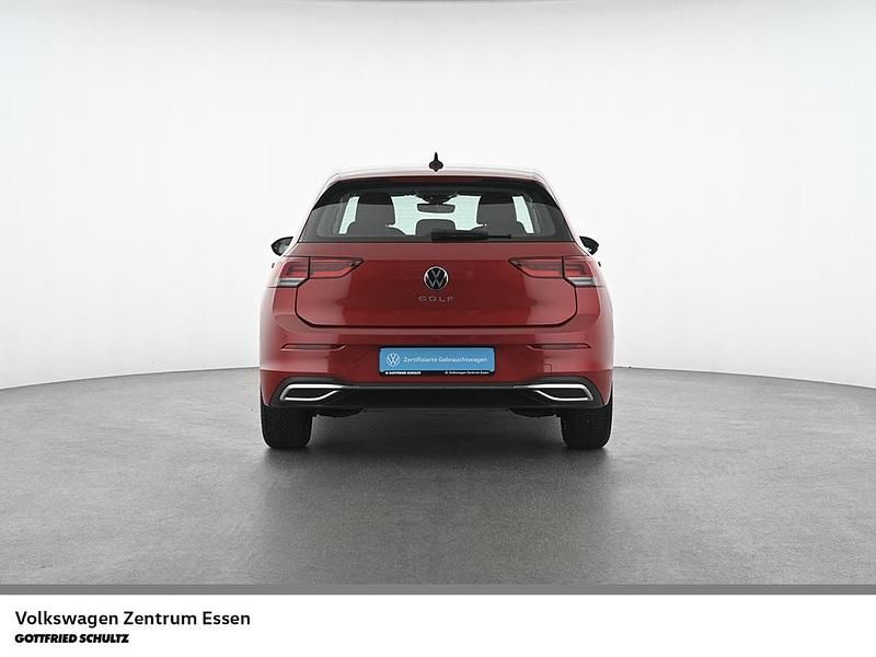 Gebraucht VW Golf VIII Move 131 PS (96 kW) 2023 Rot Limousine