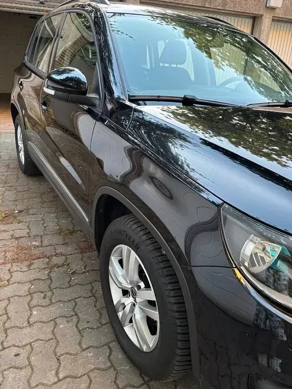 Gebraucht VW Tiguan Trendline 122 PS (89 kW) 2013 Schwarz SUV