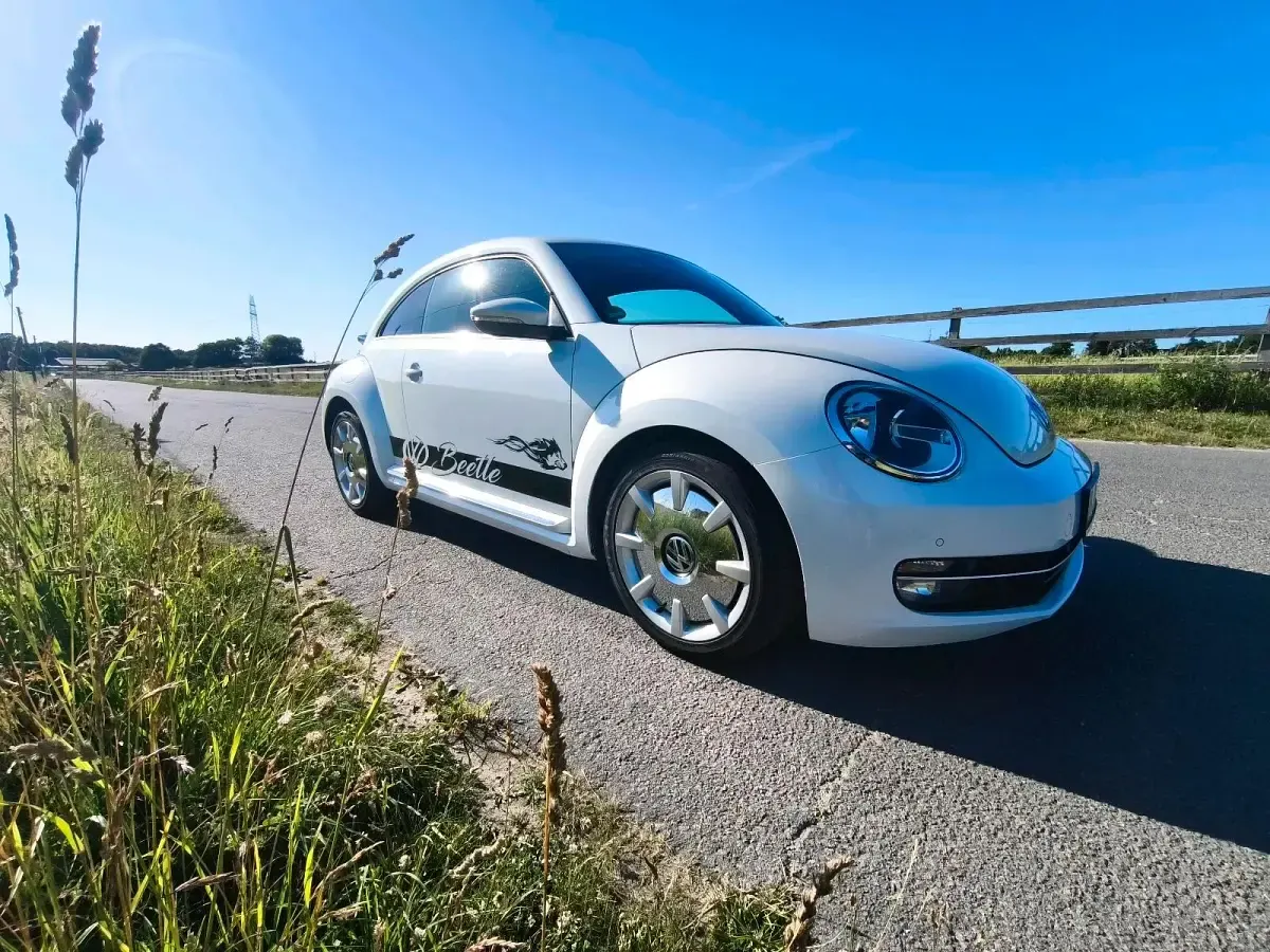 Gebraucht VW Beetle Design 105 PS (77 kW) 2012 Weiß Kleinwagen