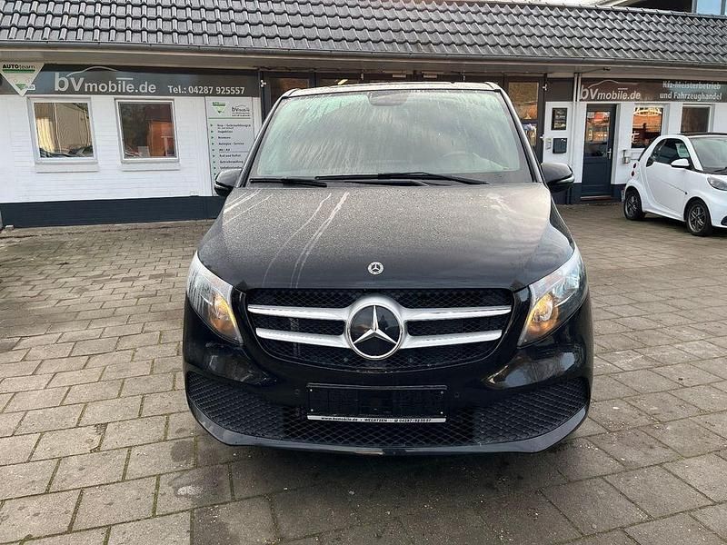 Gebraucht Mercedes V220 163 PS (119 kW) 2023 Schwarz Van / Kleinbus