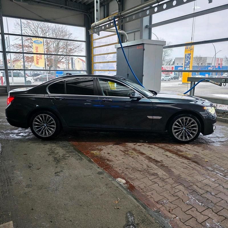 Gebraucht BMW 740L 313 PS (230 kW) 2013 Grau Limousine