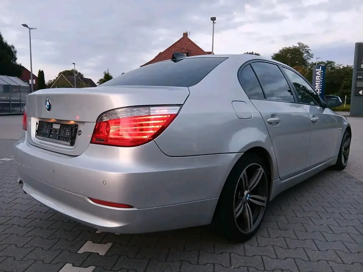 Gebraucht BMW 520 177 PS (130 kW) 2010 Silber Limousine