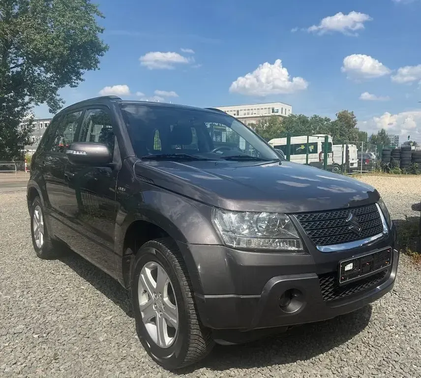 Gebraucht Suzuki Grand Vitara 129 PS (94 kW) 2011 Grau SUV