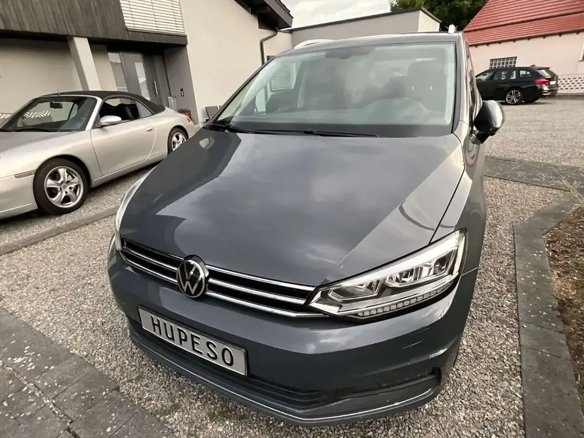 Gebraucht VW Touran Highline 150 PS (110 kW) 2022 Grau Van / Kleinbus
