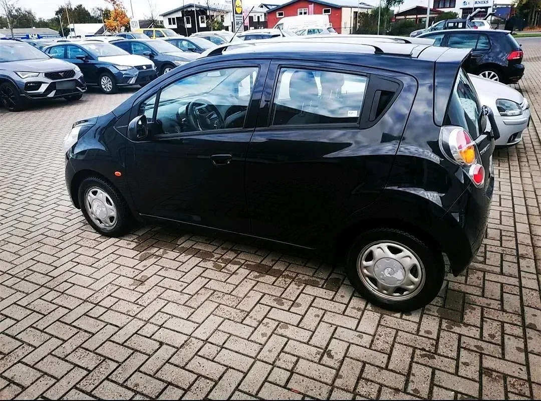 Gebraucht Chevrolet Spark 82 PS (60 kW) 2010 Schwarz Kleinwagen