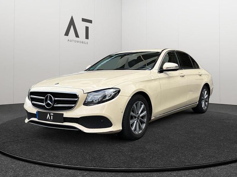 Gelb Gebraucht 2019 Mercedes E220 Limousine | 11.990 € (Fairer Preis) - Bild 1/4