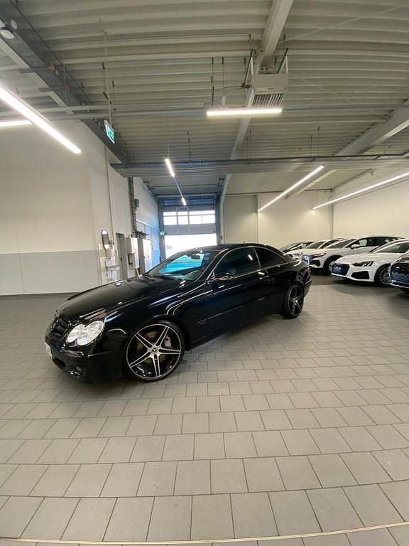 Schwarz Gebraucht 2007 Mercedes CLK220 Avantgarde Coupé | 5.399 € (Etwas zu teuer) - Bild 1/4