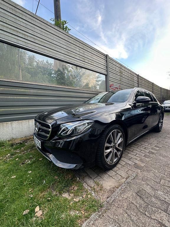 Schwarz Gebraucht 2019 Mercedes E300 Kombi | 29.200 € (Teuer) - Bild 1/4