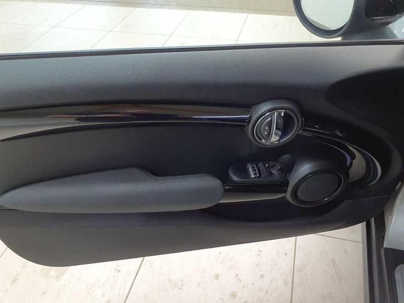 Gebraucht Mini Cooper SE Essential 135 kW (184 PS) 2023 Melting silver iii metallic Kleinwagen