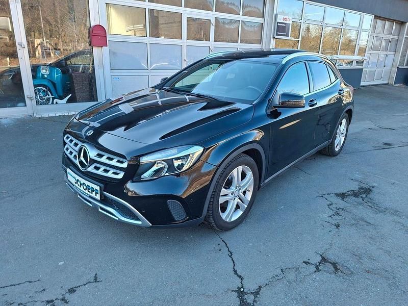 Gebraucht Mercedes GLA200 136 PS (100 kW) 2017 Schwarz SUV