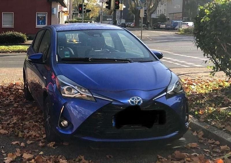 Gebraucht Toyota Yaris Hybrid 75 PS (55 kW) 2018 Blau Limousine