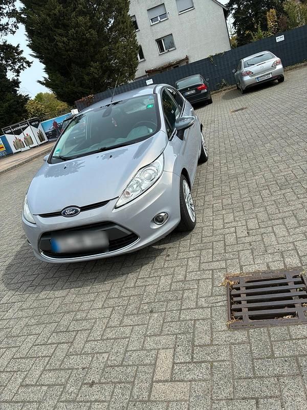 Gebraucht Ford Fiesta 95 PS (69 kW) 2011 Grau Kleinwagen