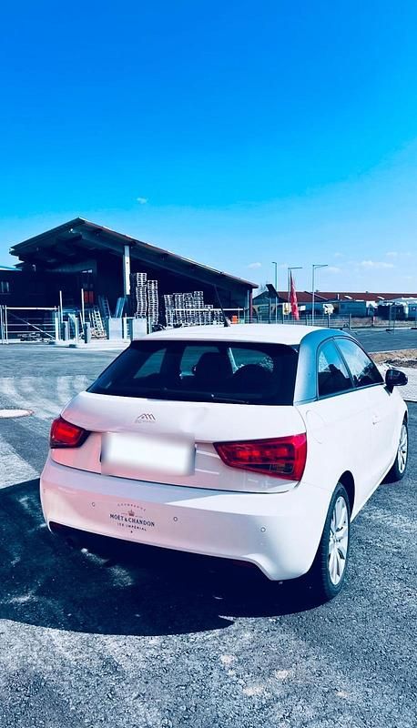 Gebraucht Audi A1 85 PS (62 kW) 2011 Weiß Kleinwagen