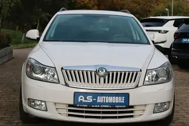 Używany Renault Modus 74 KM (54 kW) 2011 Biały Minivan