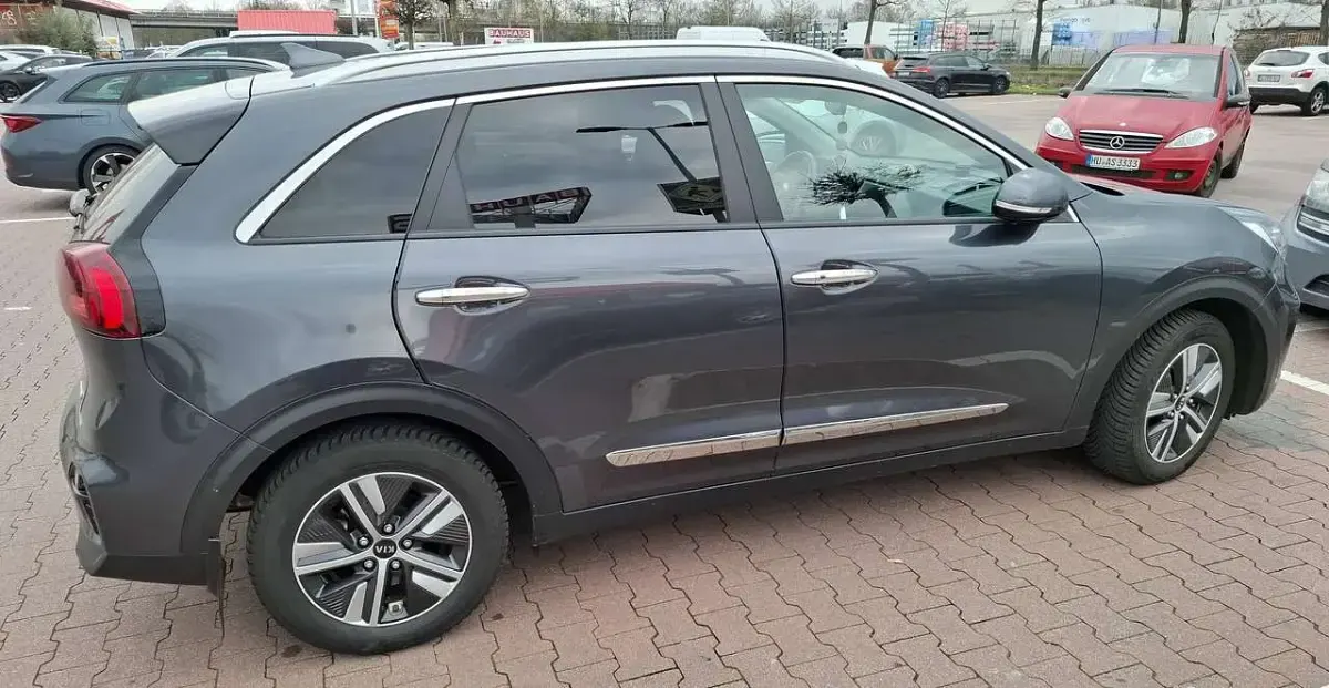 Gebraucht Kia Niro Spirit 141 PS (103 kW) 2021 Grau SUV