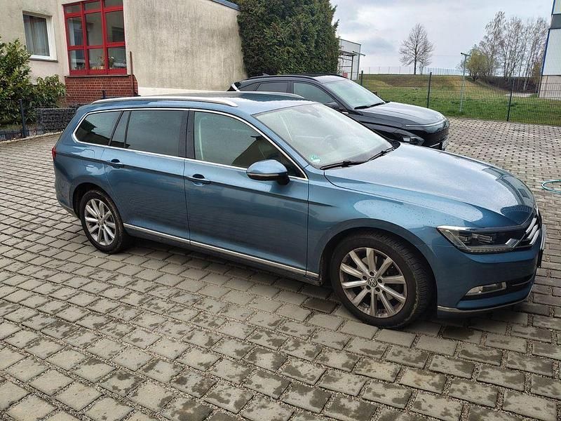 Gebraucht VW Passat Highline 150 PS (110 kW) 2016 Blau Kombi