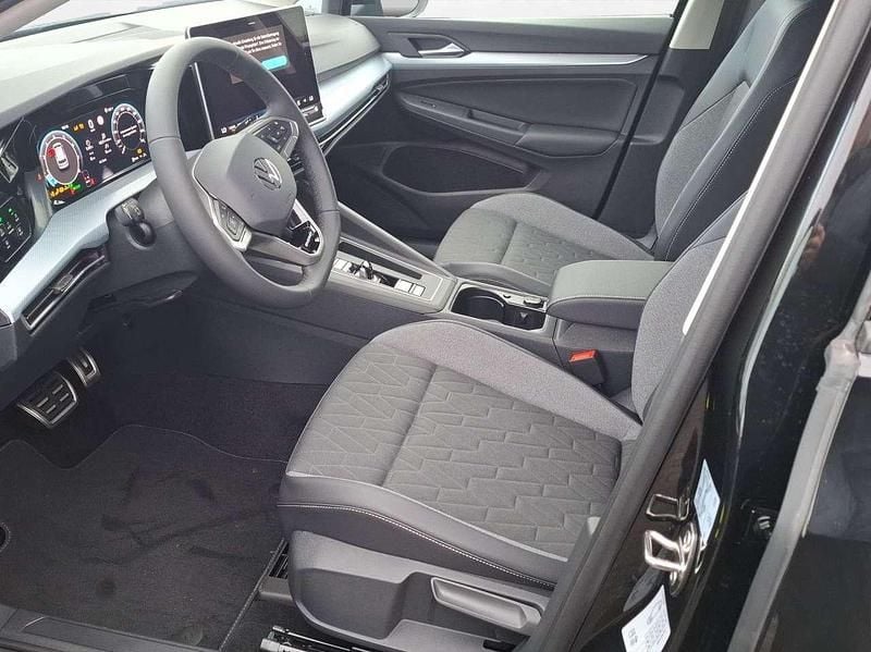 Neu VW Golf VIII 150 PS (110 kW) 2026 Grenadillschwarz metallic Limousine