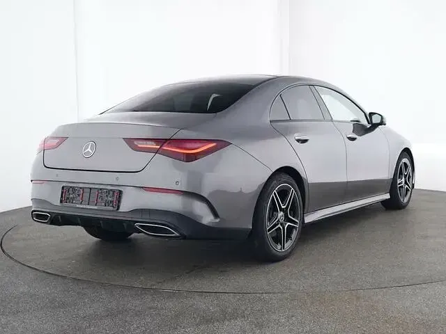 Gebraucht Mercedes CLA200 Premium 163 PS (119 kW) 2023 Metalliclack mountaingrau Coupé