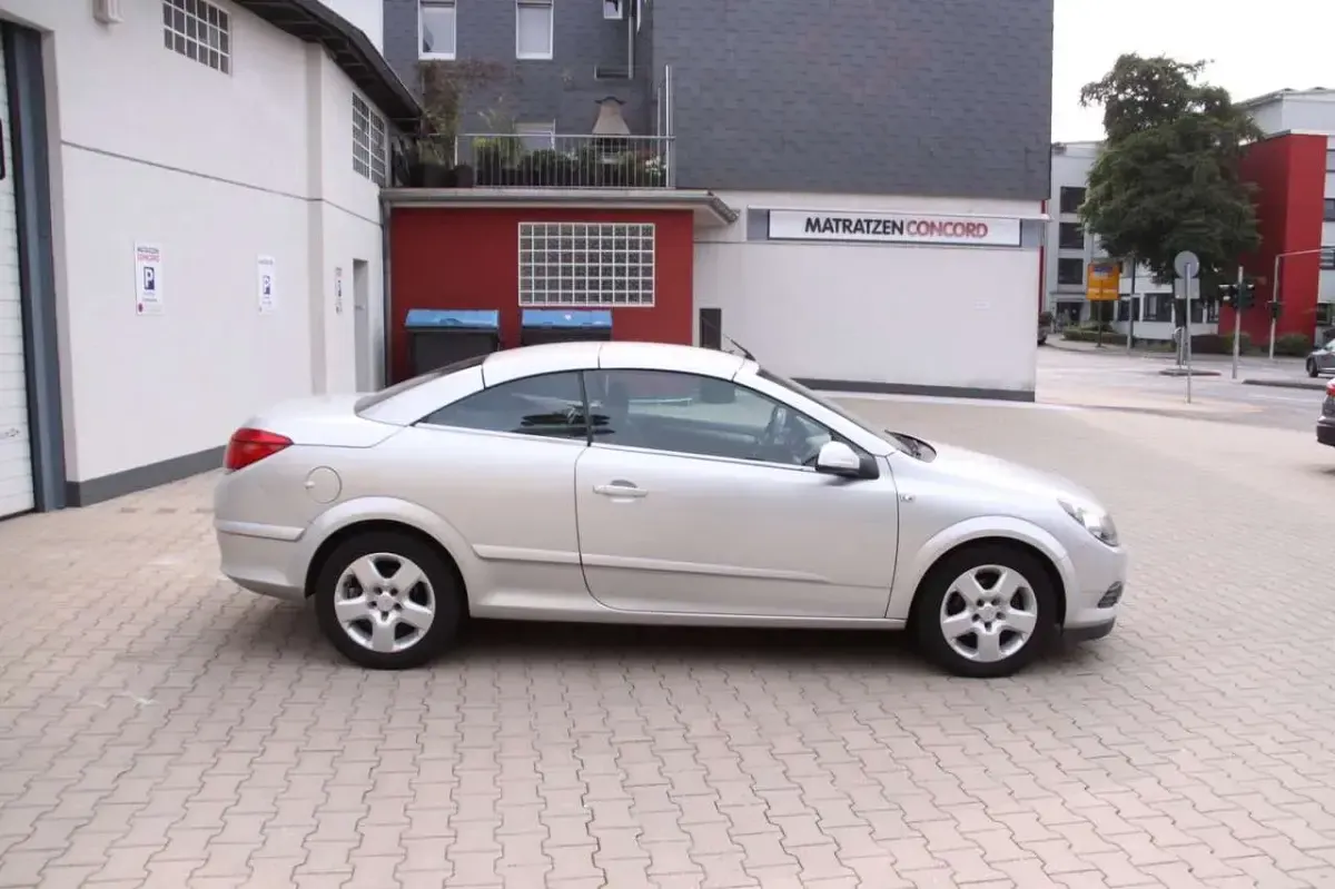 Gebraucht Opel Astra Edition 140 PS (102 kW) 2007 Starsilber iii m2 Cabrio