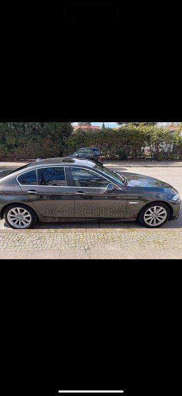 Second-hand BMW 520 Sport Line 190 CP (139 kW) 2015 Maro Berlinǎ