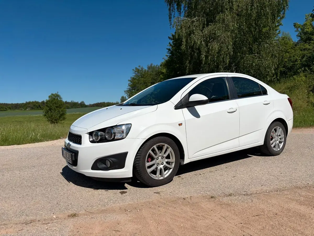 Używany Chevrolet Aveo 101 KM (74 kW) 2011 Biały Sedan/Limuzyna