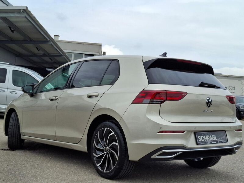 Gebraucht VW Golf VIII Move 131 PS (96 kW) 2023 Silber Kleinwagen