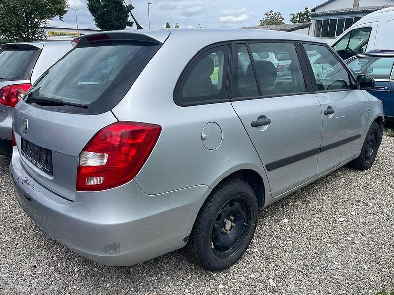 Gebraucht Skoda Fabia Classic 80 PS (58 kW) 2010 Silber Kleinwagen
